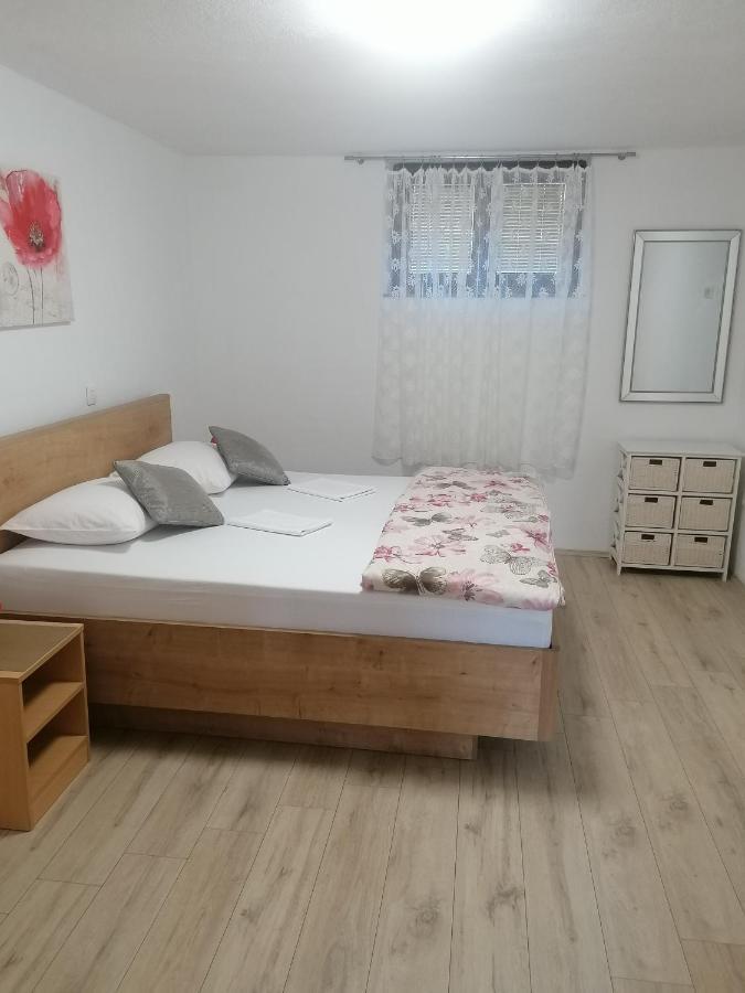 Apartment Maris Posedarje Eksteriør bilde