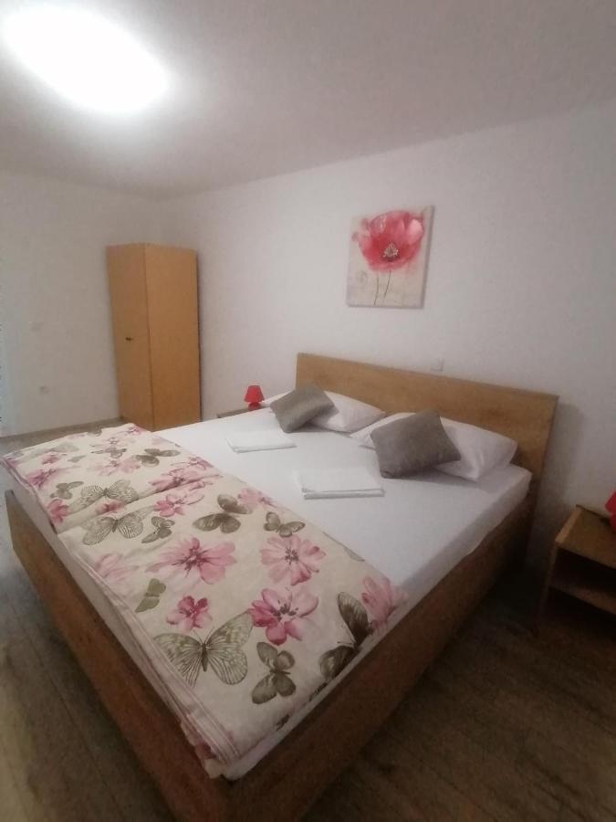 Apartment Maris Posedarje Eksteriør bilde