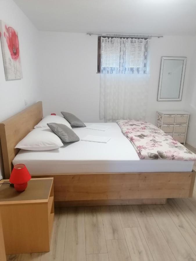 Apartment Maris Posedarje Eksteriør bilde